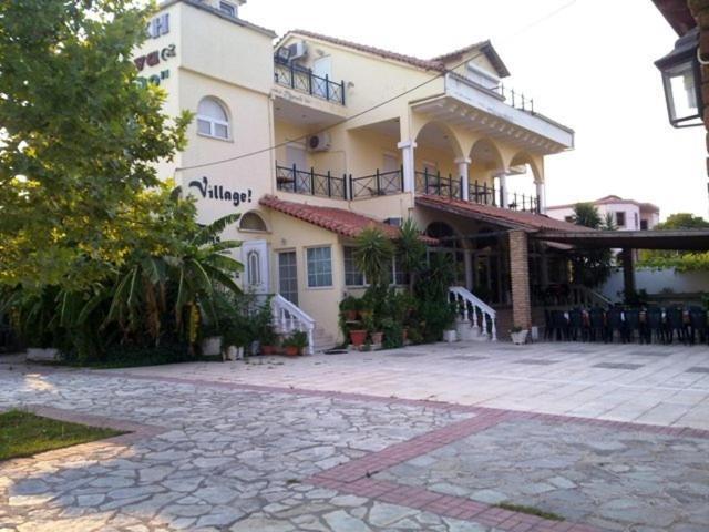 The Village إيغومينيتسا المظهر الخارجي الصورة